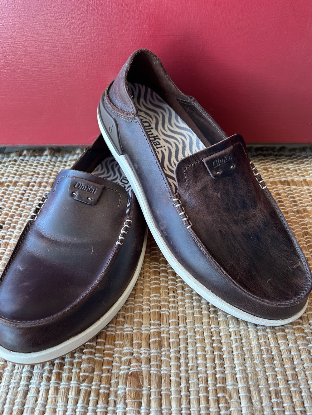 OLUKAI s9 ‘Kakaha’ Slip-On Loafers in Brown with White Sole-leather-look NEW